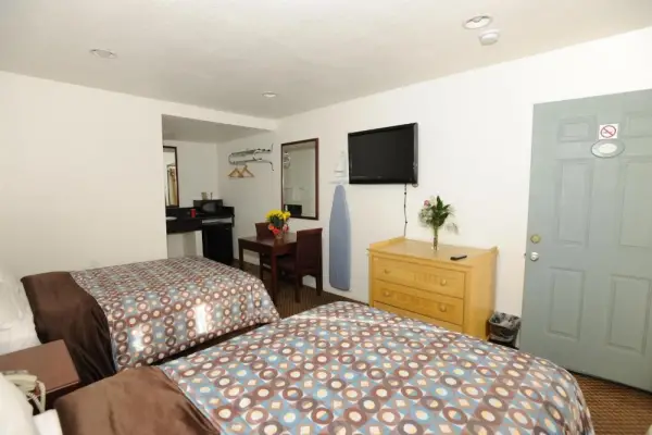Victoria Motel 5